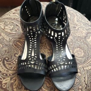 Black leather sandals sz6